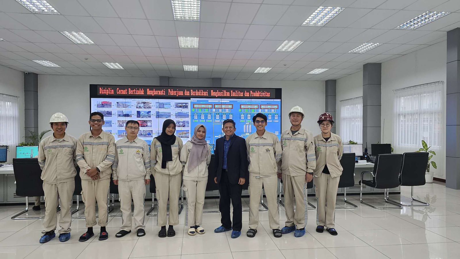 Atase Pendidikan dan Kebudayaan KBRI Beijing Yudil Chatim berkunjung ke PT Indonesia Morowali Industrial Park (IMIP), Jumat (8/12).