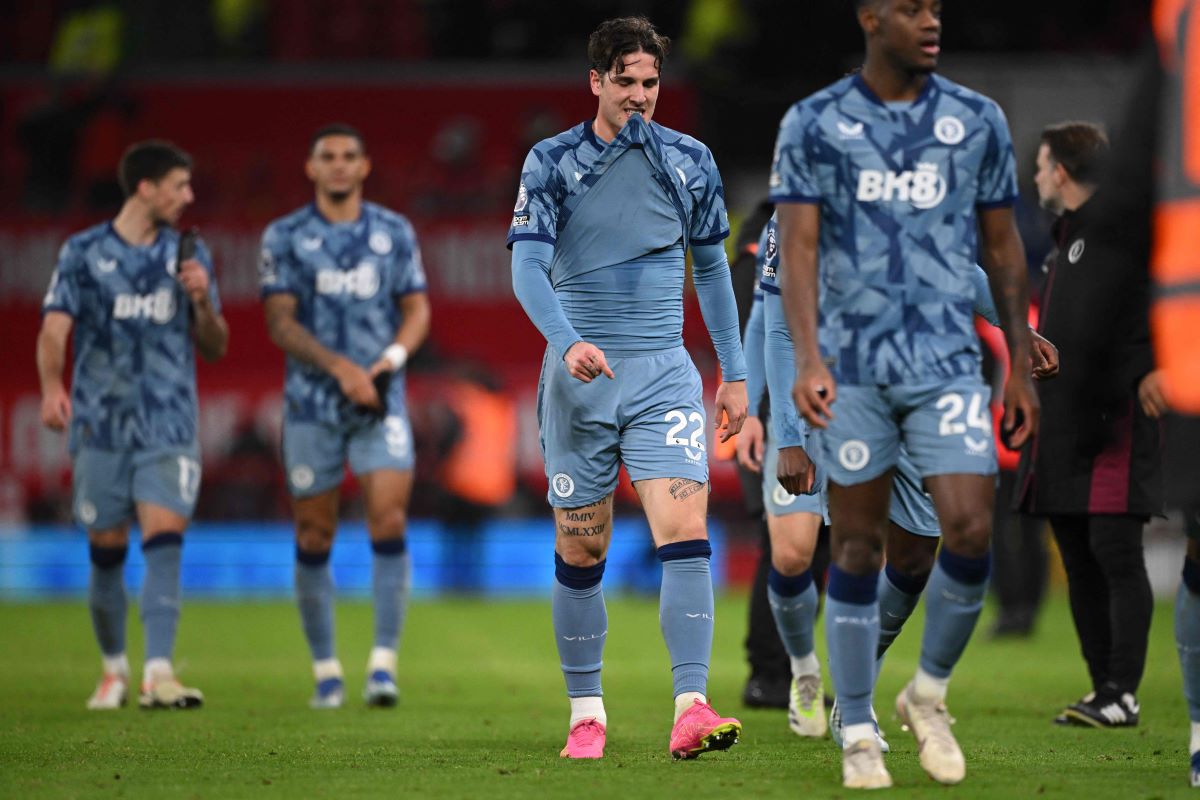 Reaksi para pemain Aston Villa usai kalah di kandanga Manchester United