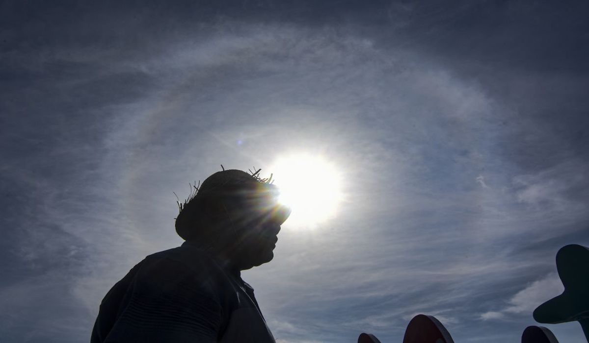 Musim hujan terasa panas di Jakarta dan sekitarnya