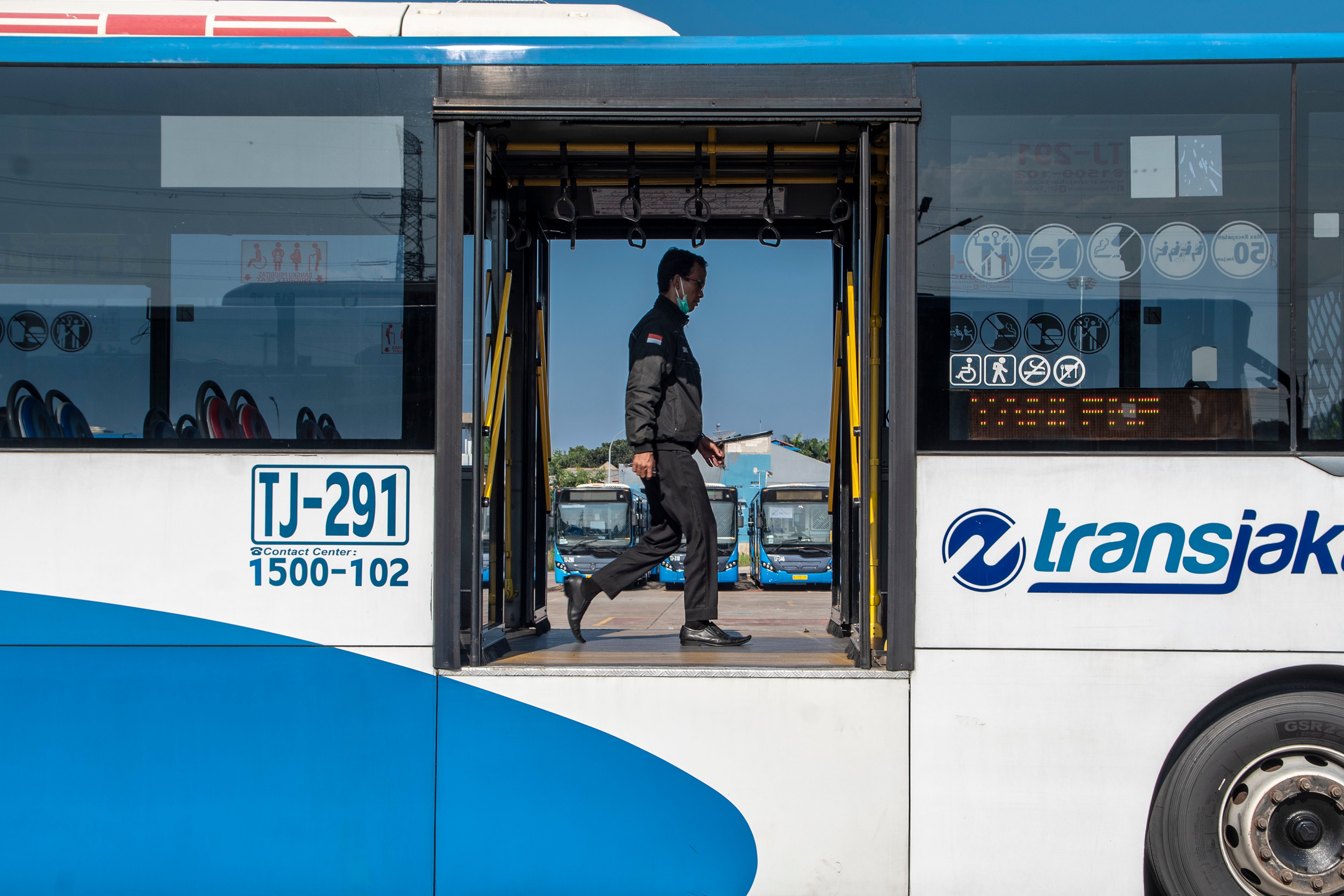 Angkutan Umum Harus Bersih Dari Atribut Kampanye