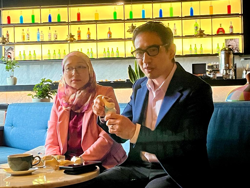 Prof. Azhar M. Merican, menjelaskan seluk beluk penanganan osteoartritis di Jakarta baru-baru ini.