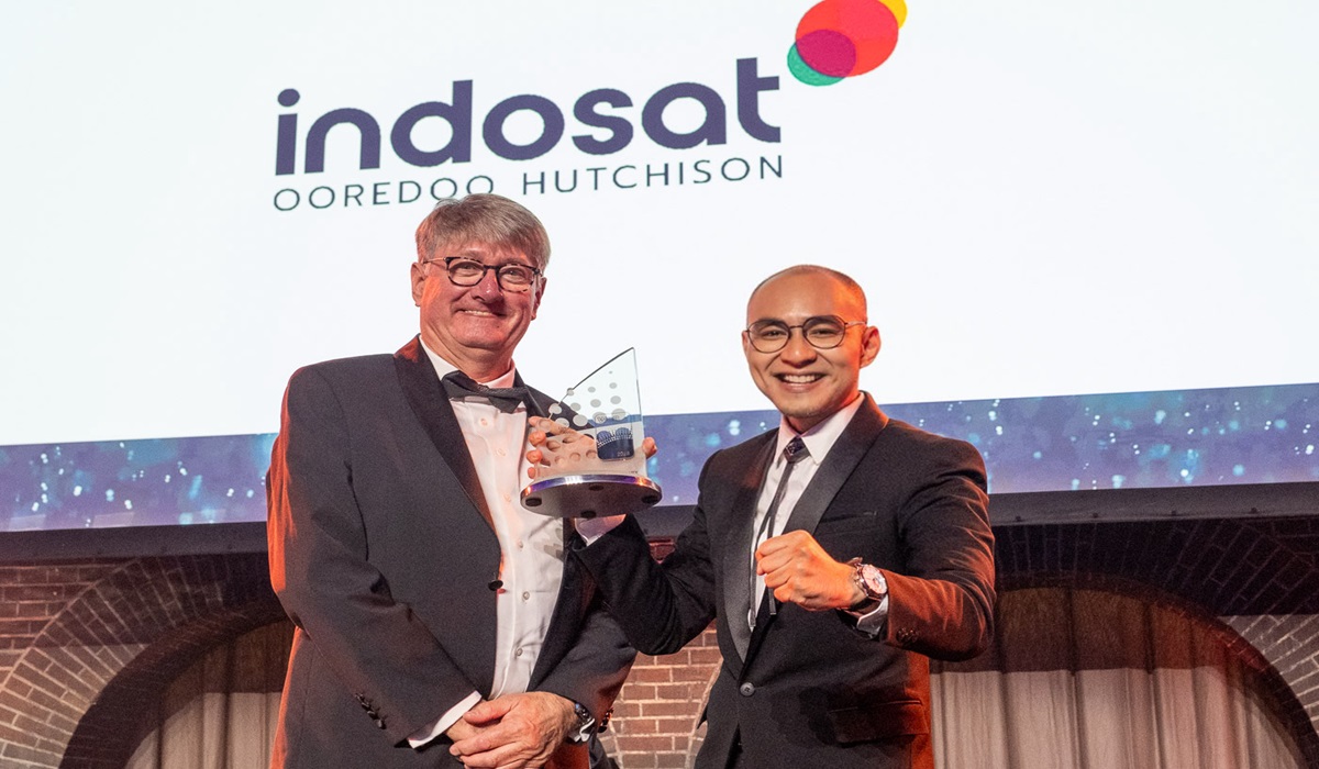 Indosat saat menerima penghargaan World Communication Award 2023