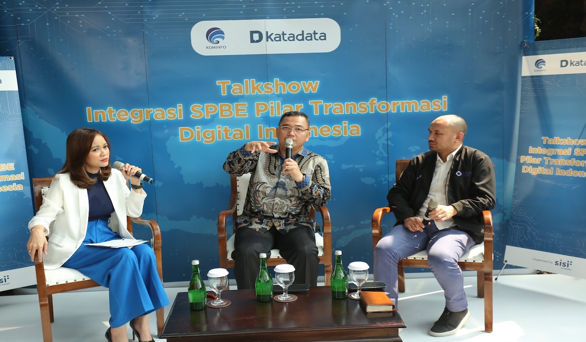 diskusi mengenai sistem pemerintahan berbasis elektronik