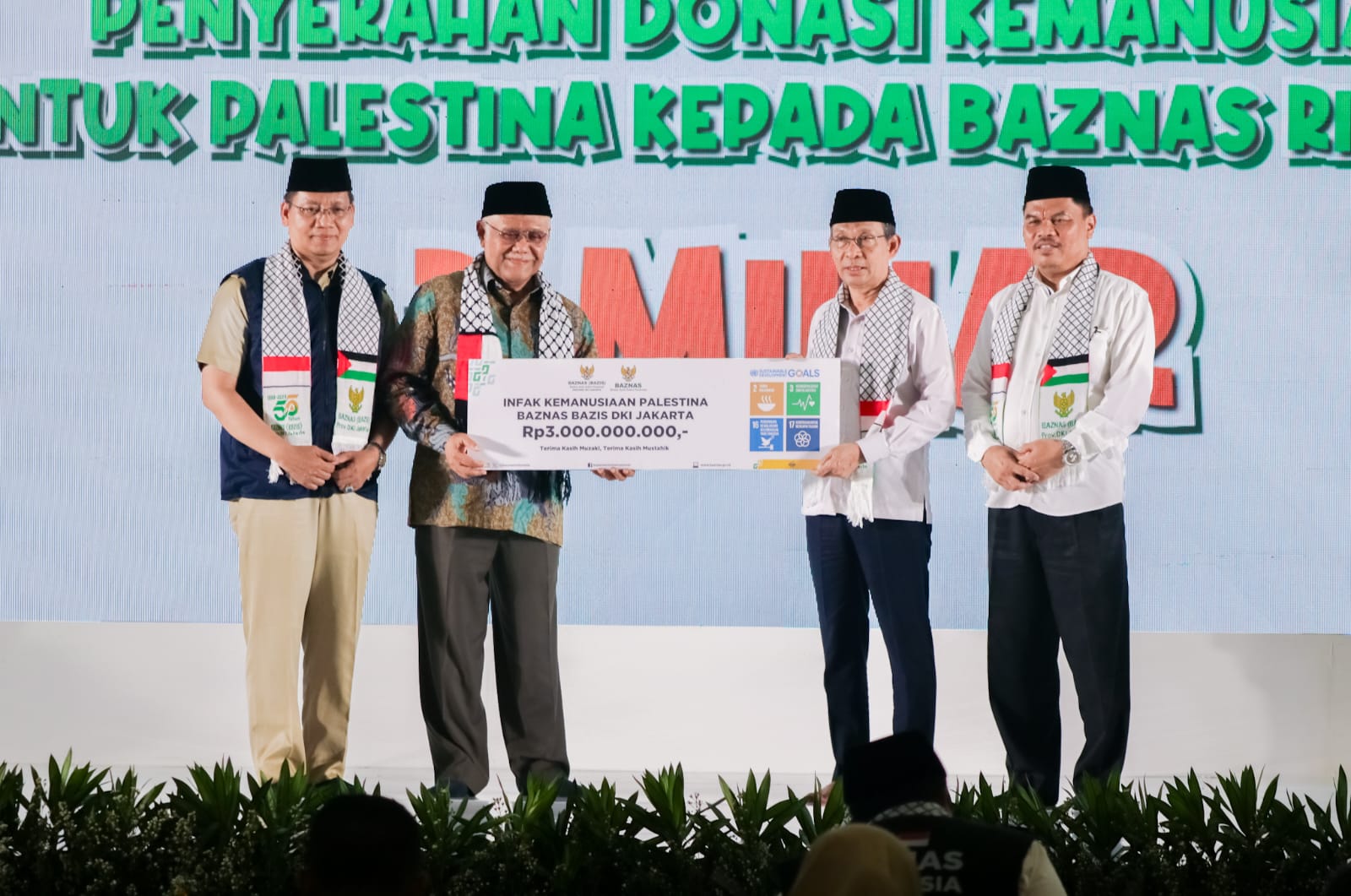 Penyerahan infak Palestina sebesar Rp3 miliar dari Baznas (Bazis) DKI Jakarta ke Baznas RI.