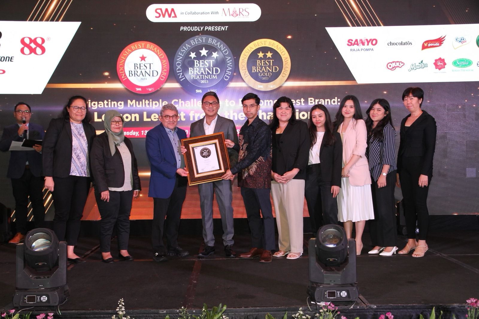 Snack Momogi kembali meraih Indonesia Best Brand Award 2023 dalam kategori Wafer Stick Jagung dengan predikat platinum.