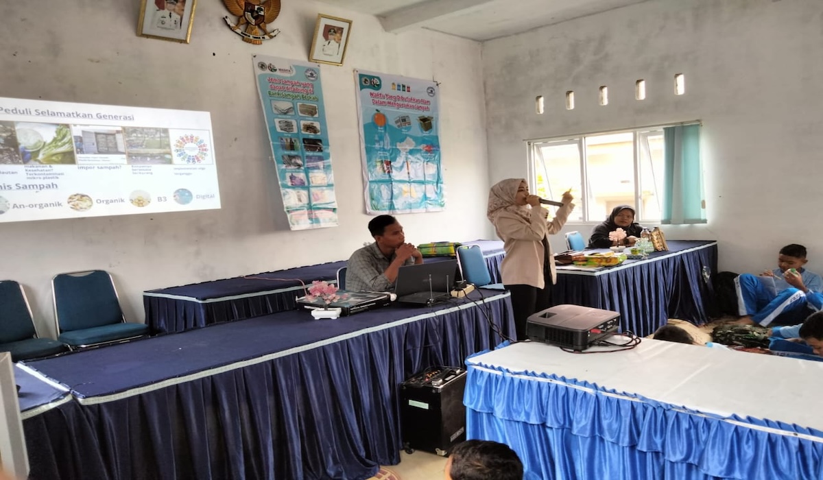 Serukan Pengelolaan Sampah, Pemuda asal Sumbar Terus Edukasi soal Bank Sampah