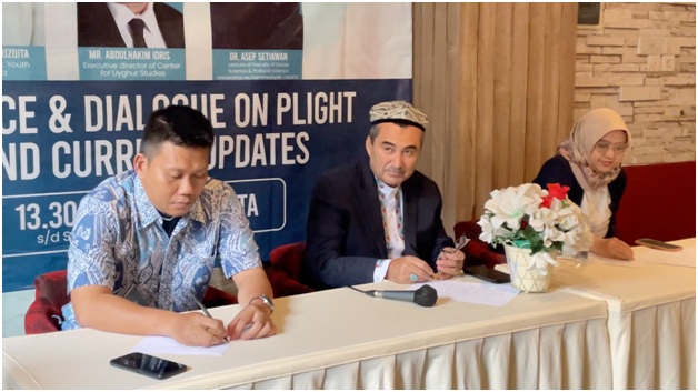 Direktur Eksekutif Center for Uyghur Studies, Abdulhakim Idris (di tengah).