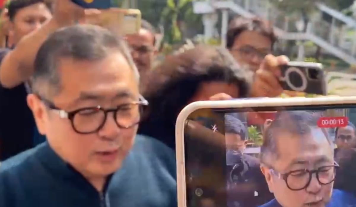 Kakak kandung Ketua Umum Partai Perindo, Hary Tanoesoedibjo, Komisaris PT Dosni Roha Logistik, Bambang Rudijanto Tanoesoedibjo.