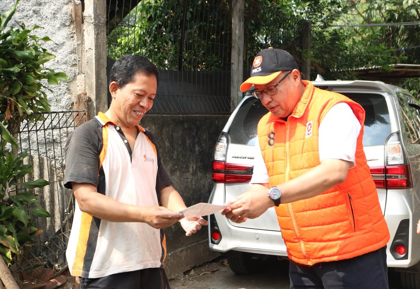 Pemerhati pendidikan yang juga Caleg PKS dari Dapil DKI Jakarta 8 Fahrizal Zain (kanan).