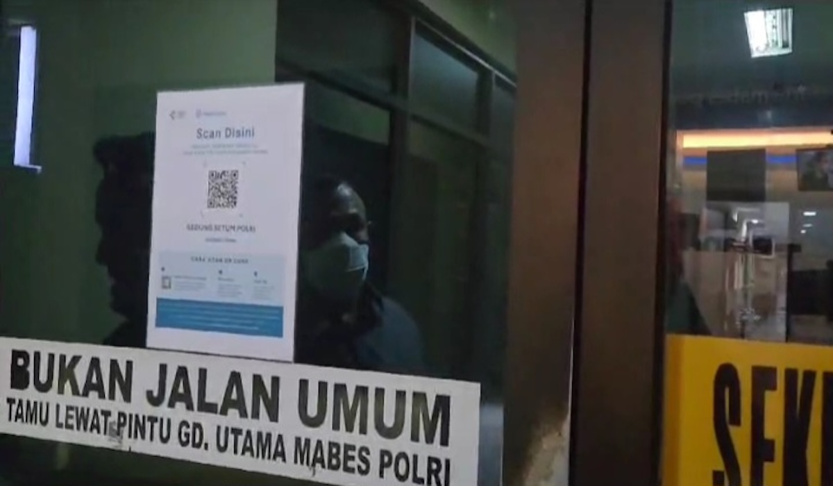 Firli Bahuri saat menjalani pemeriksaan sebagai tersangka dugaan pemerasan