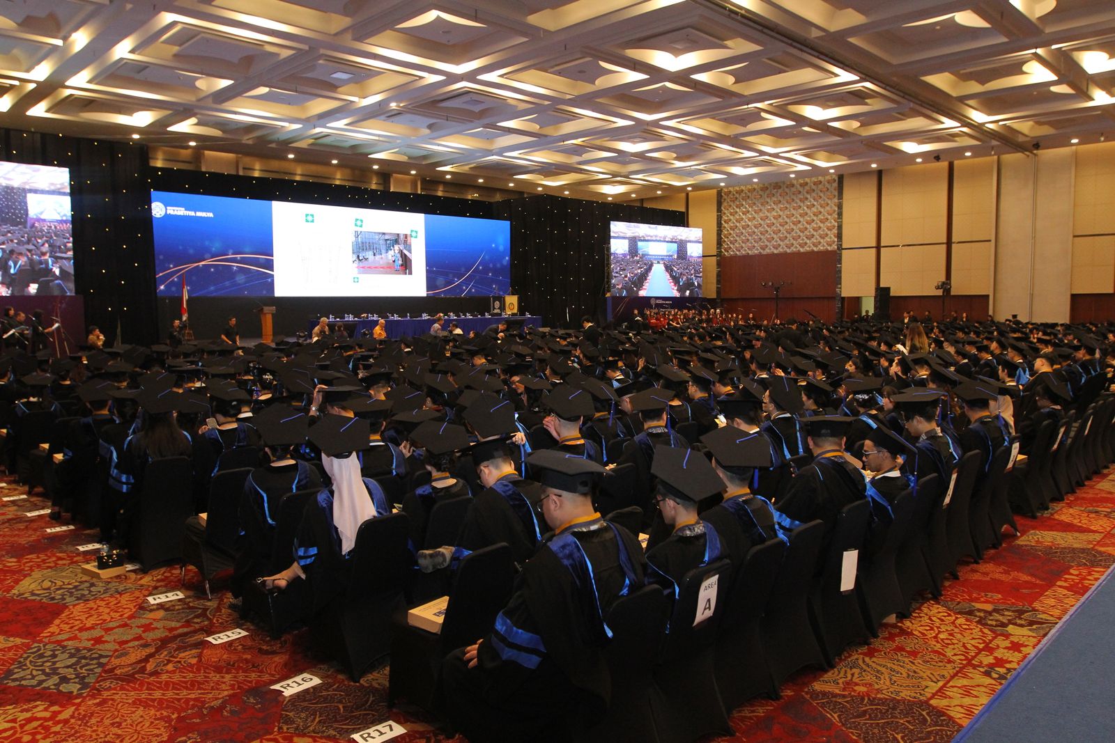 Acara wisuda Universitas Prasetiya Mulya di ICE BSD, Tangerang, Banten, Kamis (7/12).
