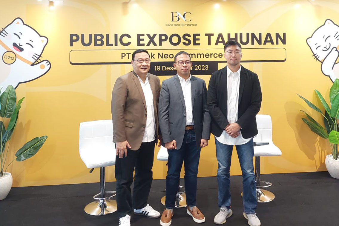 Ricko Irwanto, Direktur Kepatuhan PT Bank Neo Commerce Tbk, Aditya Windarwo, Pjs Direktur Utama PT Bank Neo Commerce Tbk  Chen Jun, Direktur