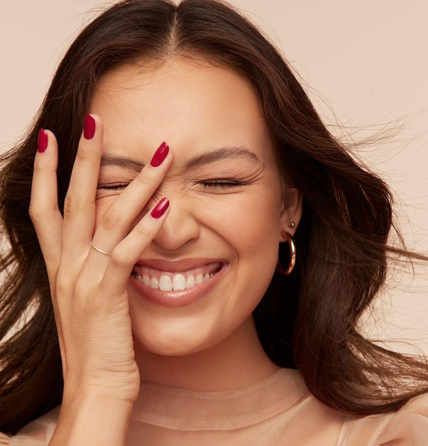 Revlon menghadirkan produk foundation atau alas bedak barunya yang iconic, yaitu Colorstay™️ Longwear Makeup yang tahan hingga 24 jam.