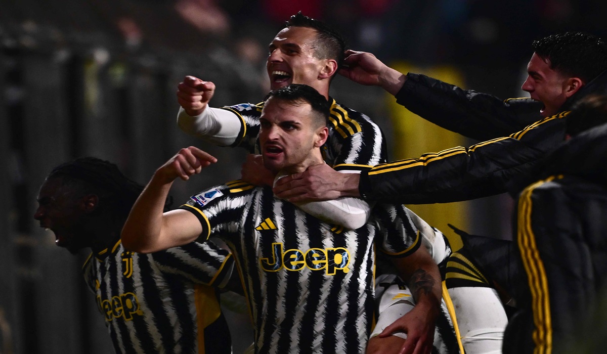 Bek Juventus Federico Gatti melakukan selebrasi usai mencetak gol ke gawang Monza di laga Serie A.
