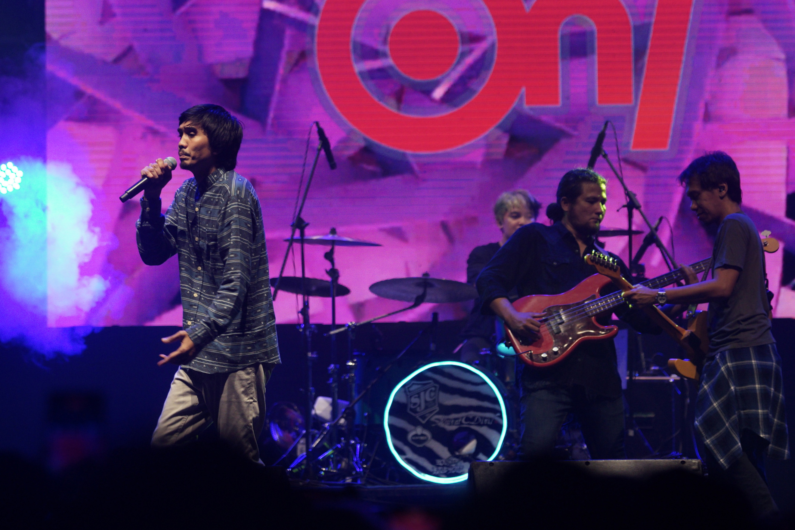  Band Sheila on 7 menunjukan aksinya saat saat acara Jogja Volkswagen Festival (JVWF) 2022.