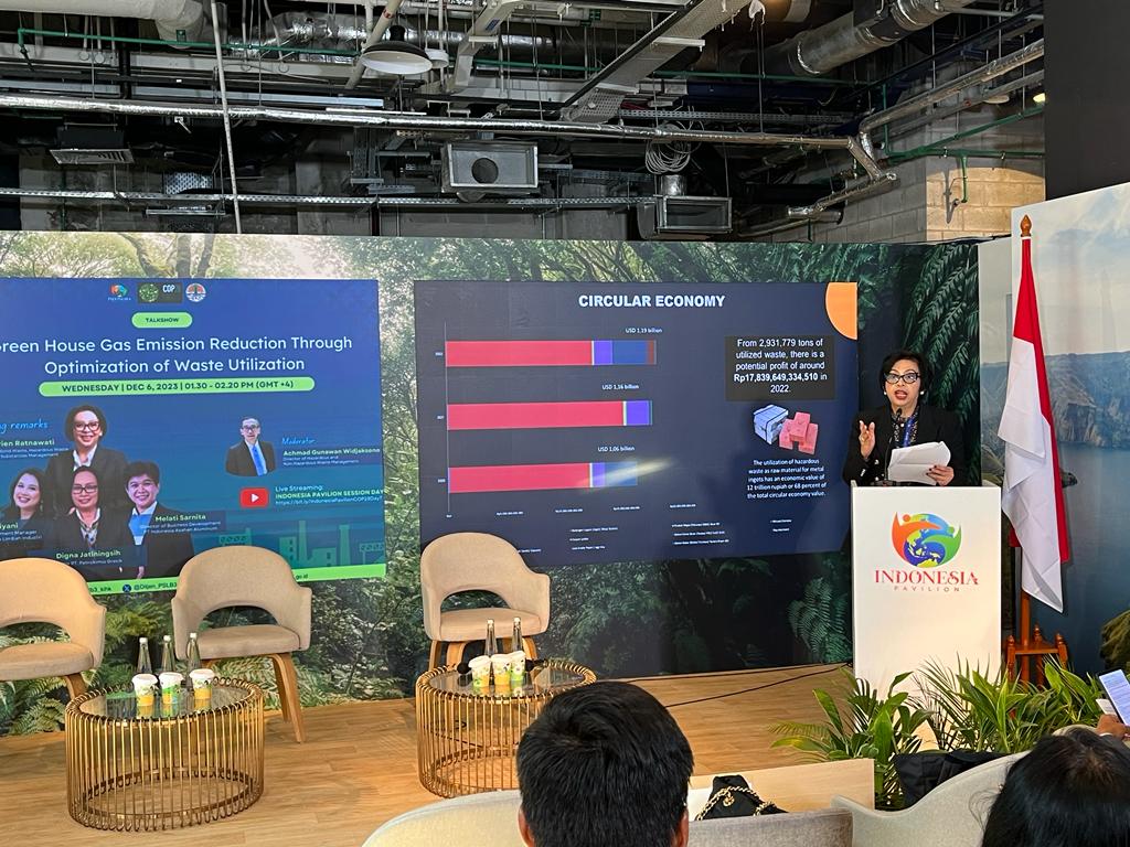 COP-28, UNFCCC di Dubai, Uni Emirat Araba, Pavillion Indonesia menghadirkan pembicara Dirjen PSLB3, KLHK, Rosa Vivien Ratnawati.