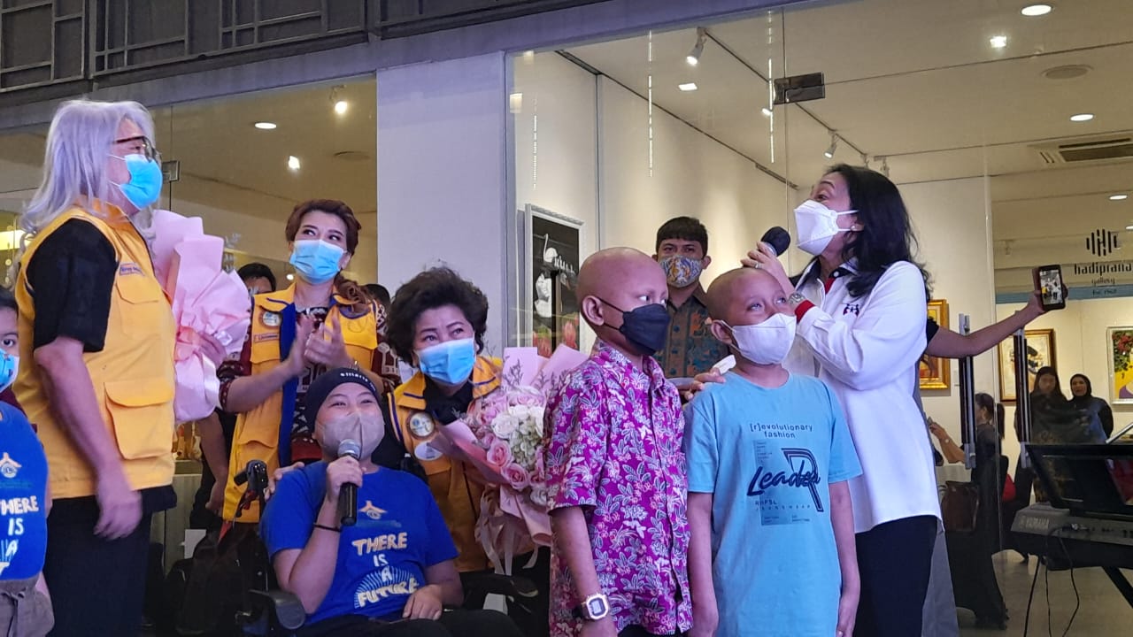 Penyerahan bantuan untuk Rumah Singgah Lions di Jakarta dan Rumah Singgah Kanker Yayasan RC Badak di Tangerang. 