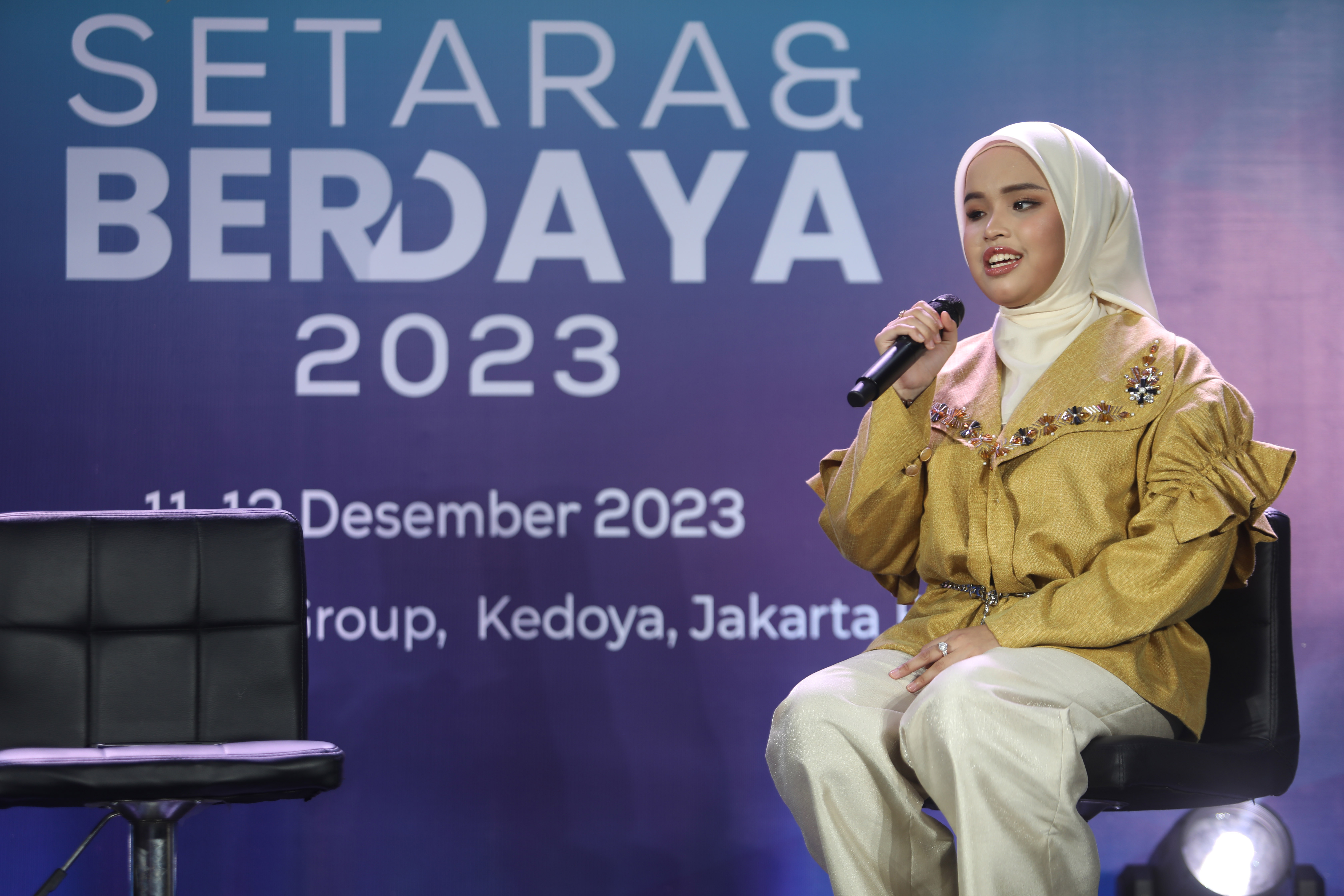 Penyanyi Putri Ariani tampil di Festival Setara & Berdaya di kantor Media Group, Kedoya, Jakarta.