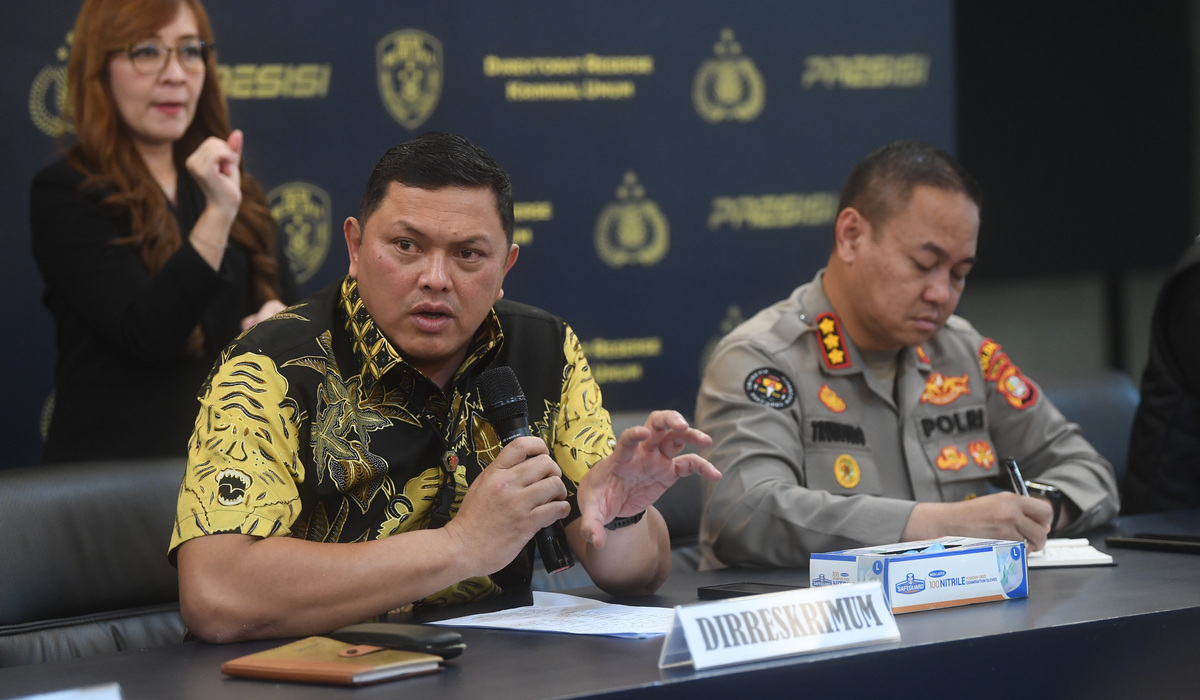 Direktur Reserse Kriminal Umum (Direskrimum) Polda Metro Jaya Kombes Pol Hengki Haryadi (kiri).