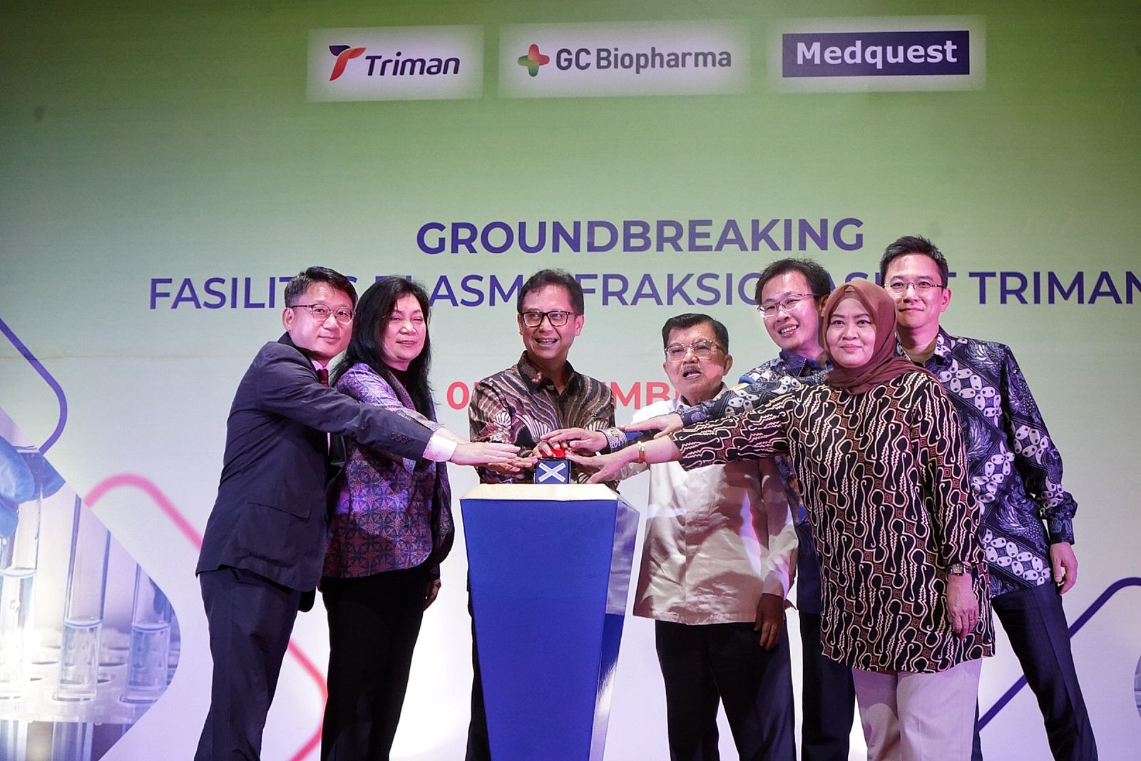 Acara Groundbreaking pembangunan fasilitas fraksionasi plasma di Jakarta, Selasa (5/12).