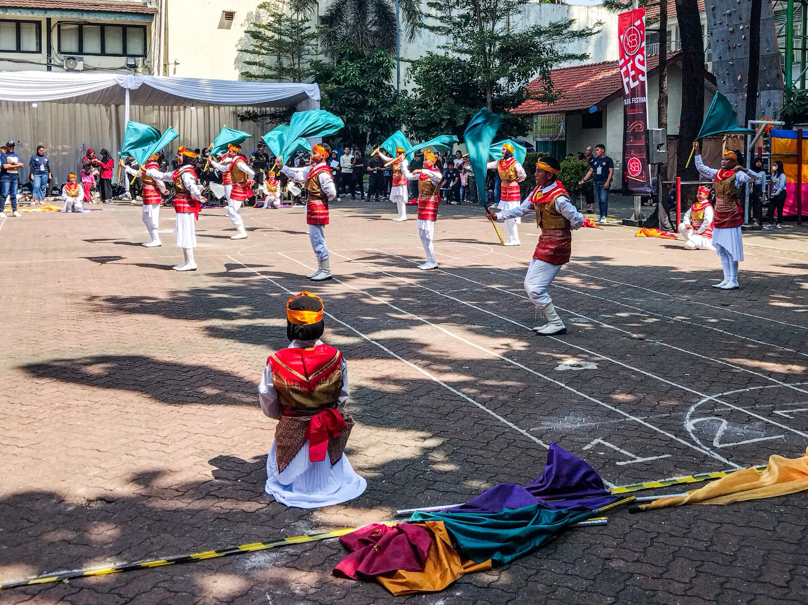 Penampilan LKBB Paskibraka Z Fest, di GOR Bulungan, Jakarta Selatan, Minggu (17/12).