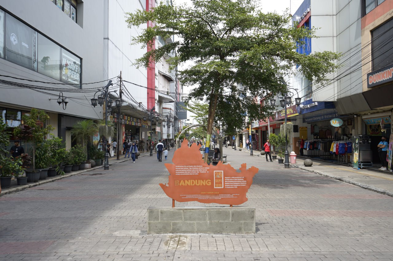 Jalan Dalem Kaum tanpa pedagang kaki lima