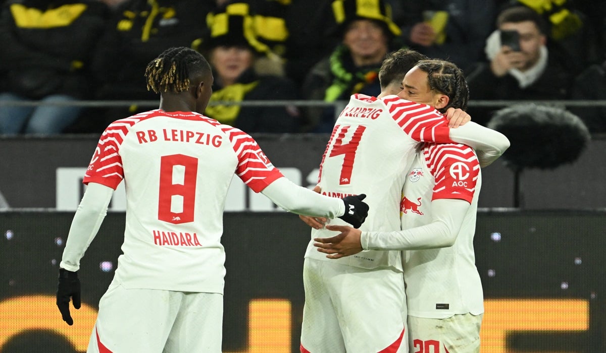 Para pemain RB Leipzig melakukan selebrasi usai mencetak gol ke gawang Borussia Dortmund di laga Bundesliga. 