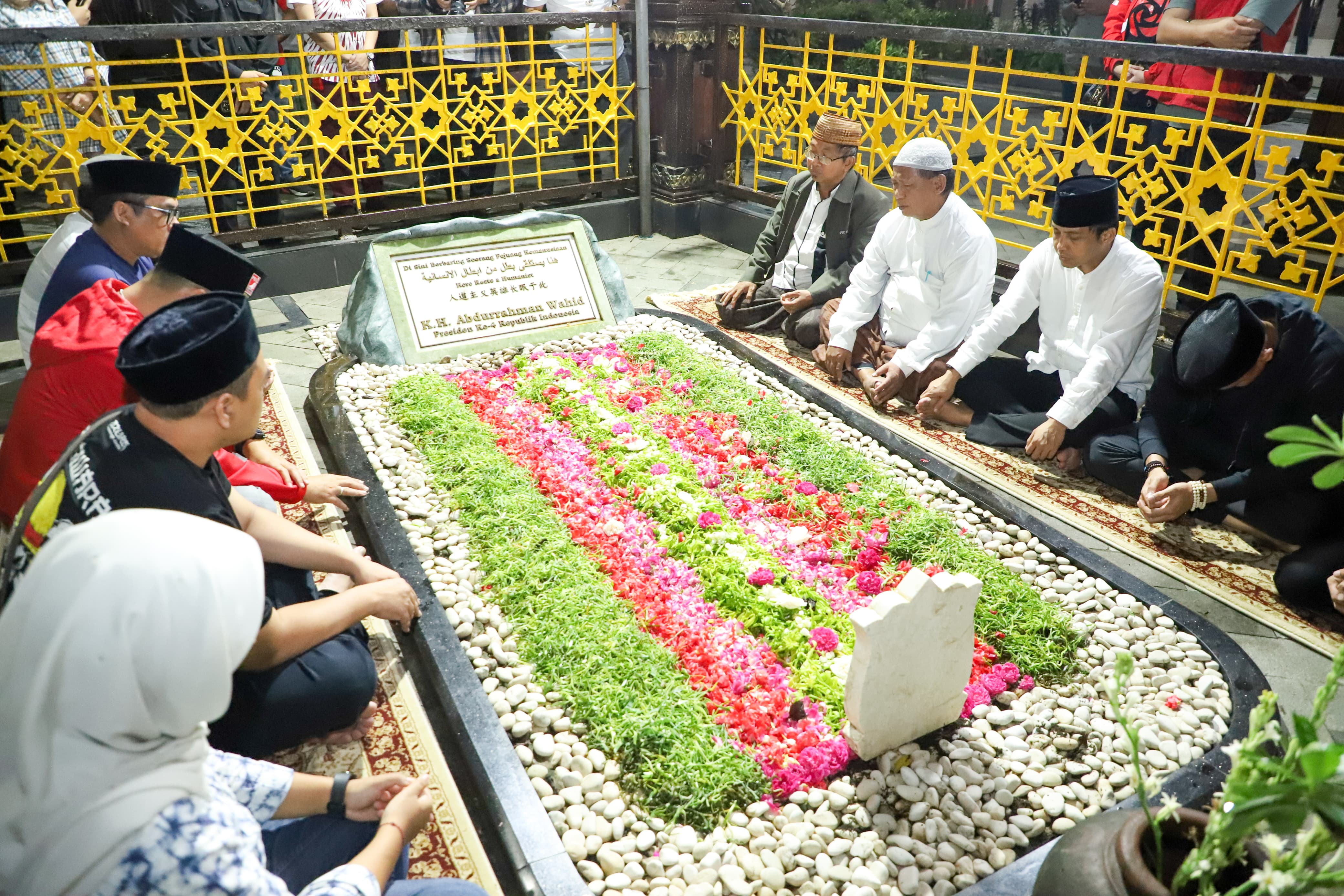 Ketua Umum PSI Kaesang Pangarep berziarah ke makam Gus Dur