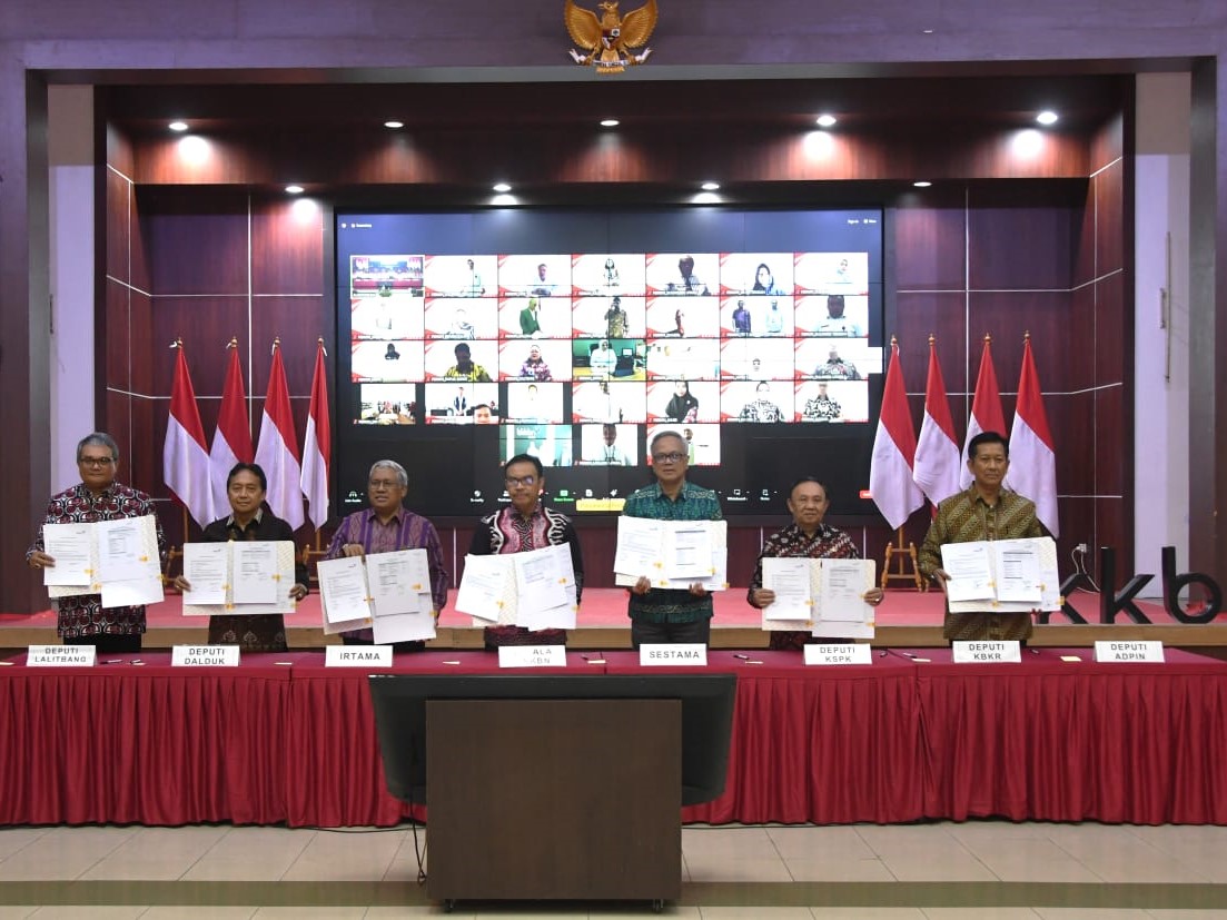 Seluruh pimpinan BKKBN menandatangani Perjanjian Kinerja Tahun Anggaran 2024. 