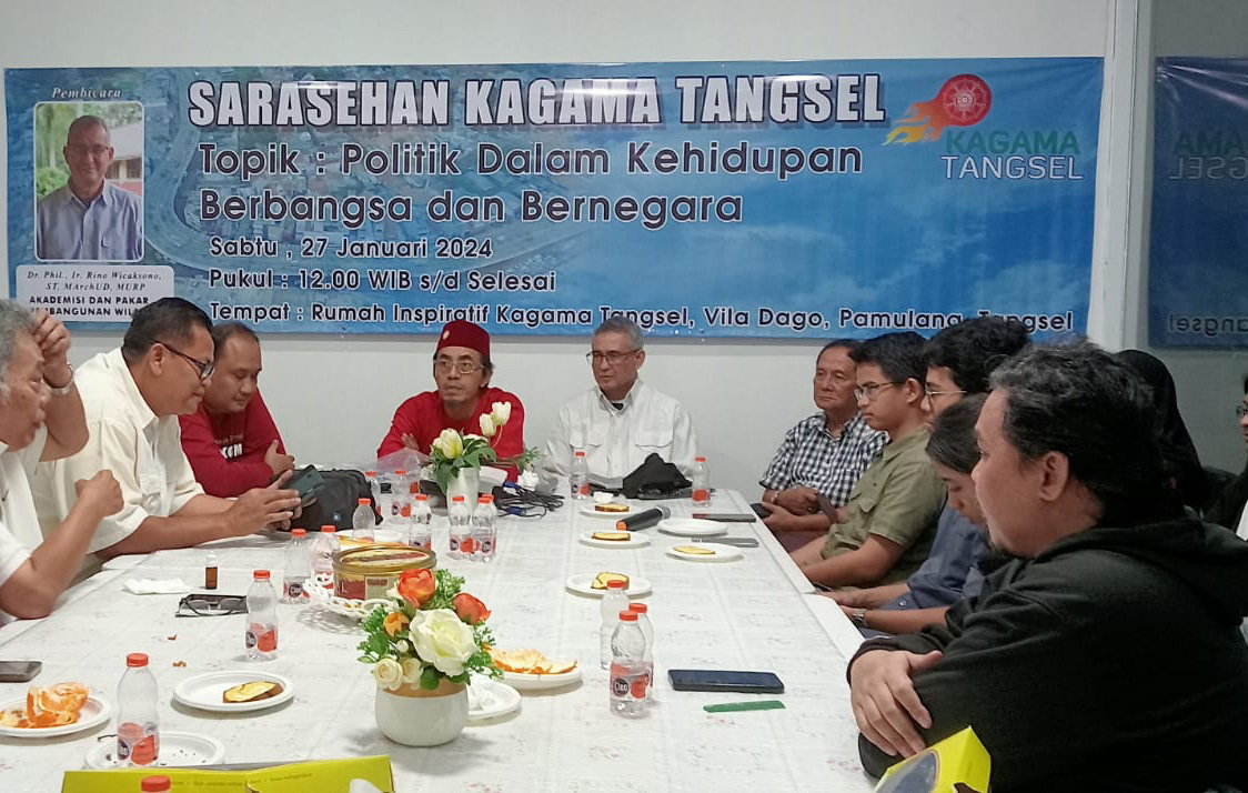 'Politik Dalam Kehidupan Berbangsa dan Bernegara' yang digelar Kagama Tangsel, Banten. 