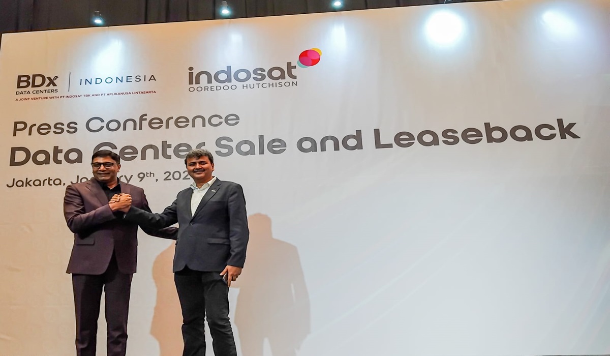 Presiden Direktur Indosat Vikram Sinha (kiri) dan CEO BDx Mayank Srivastava