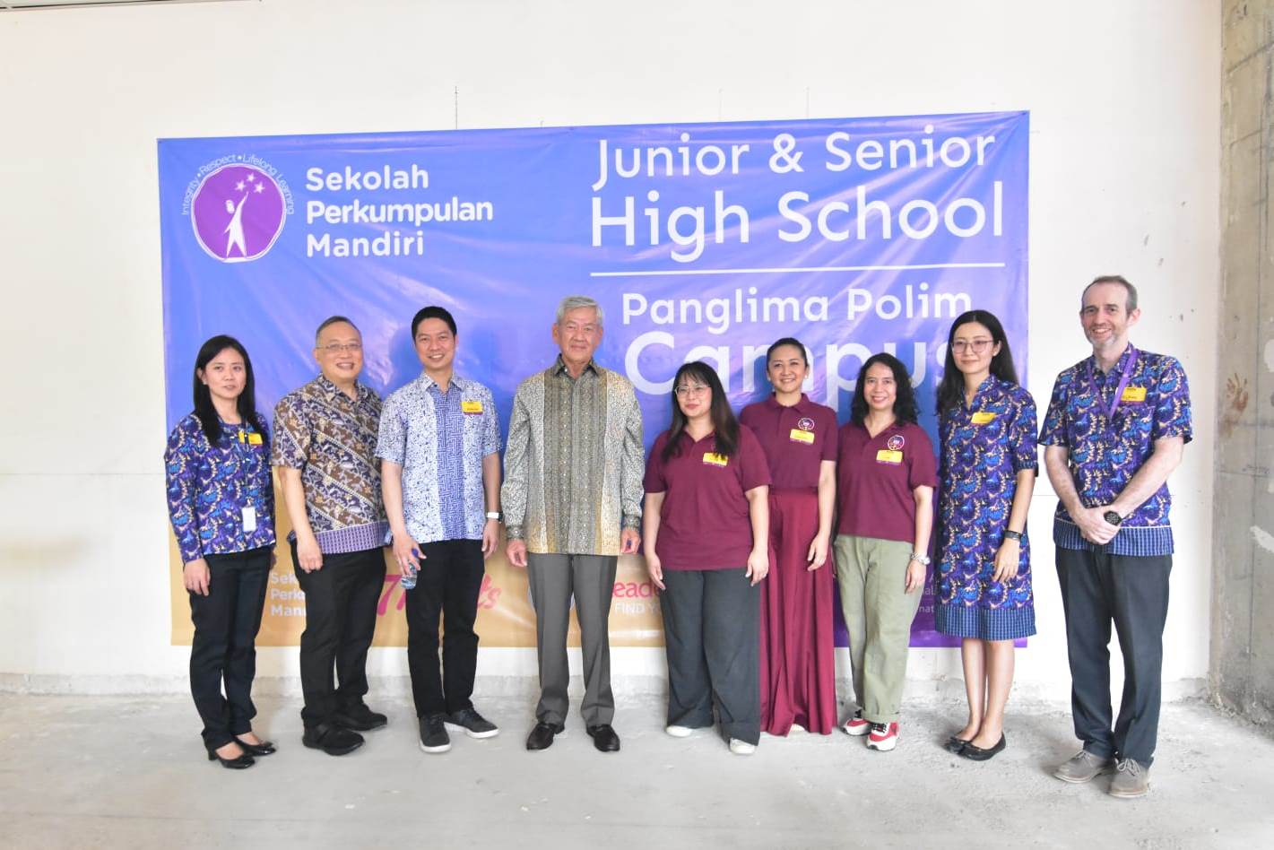 Upacara pembukaan kampus SMP dan SMA atau Junior Senior High School (JSHS) SPM baru, di Panglima Polim, Jakarta, Rabu (24/1).