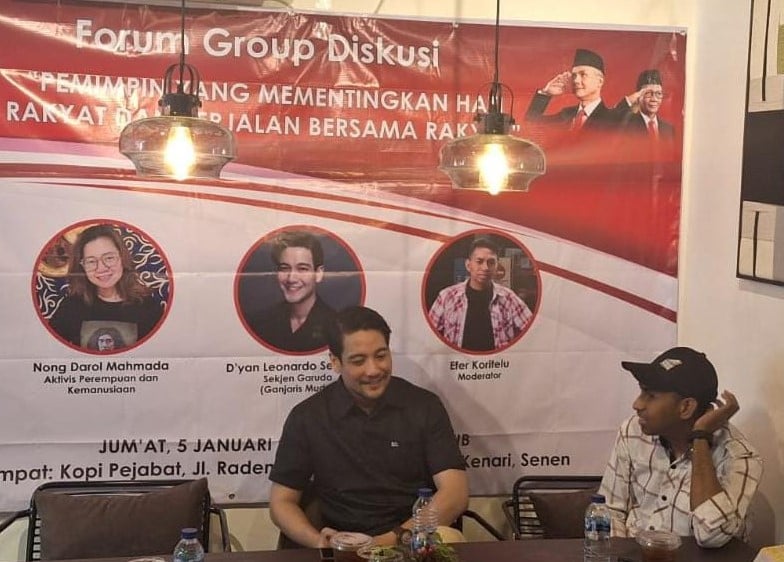 Sekjen Ganjar Muda D'yan Leonardo Sengkey (kiri) dalam sebuah diskusi di Jakarta, Jumat (5/1).