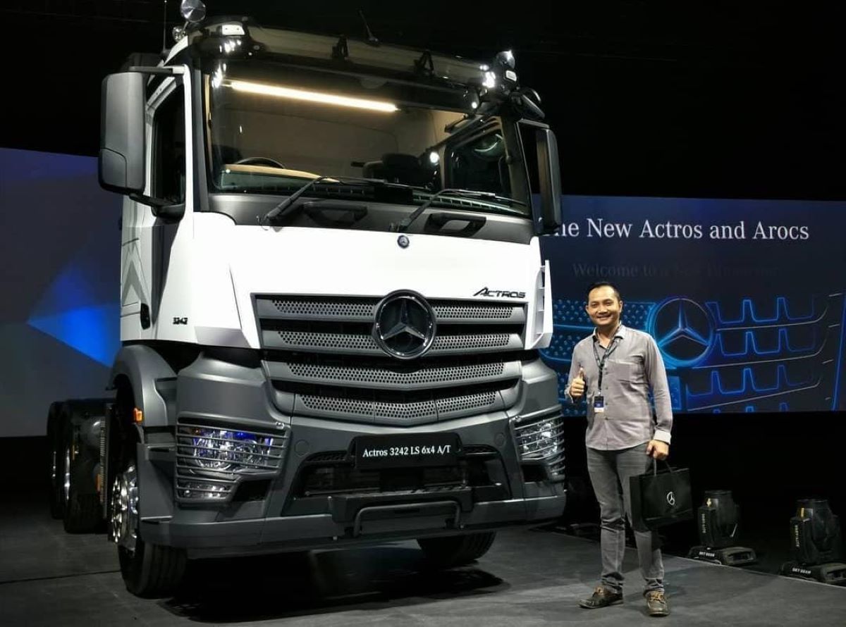 Pengusaha transportasi truk jasa logistik, Tri Kusno Wibowo, saat menghadiri pameran kendaraan niaga di Jakarta.