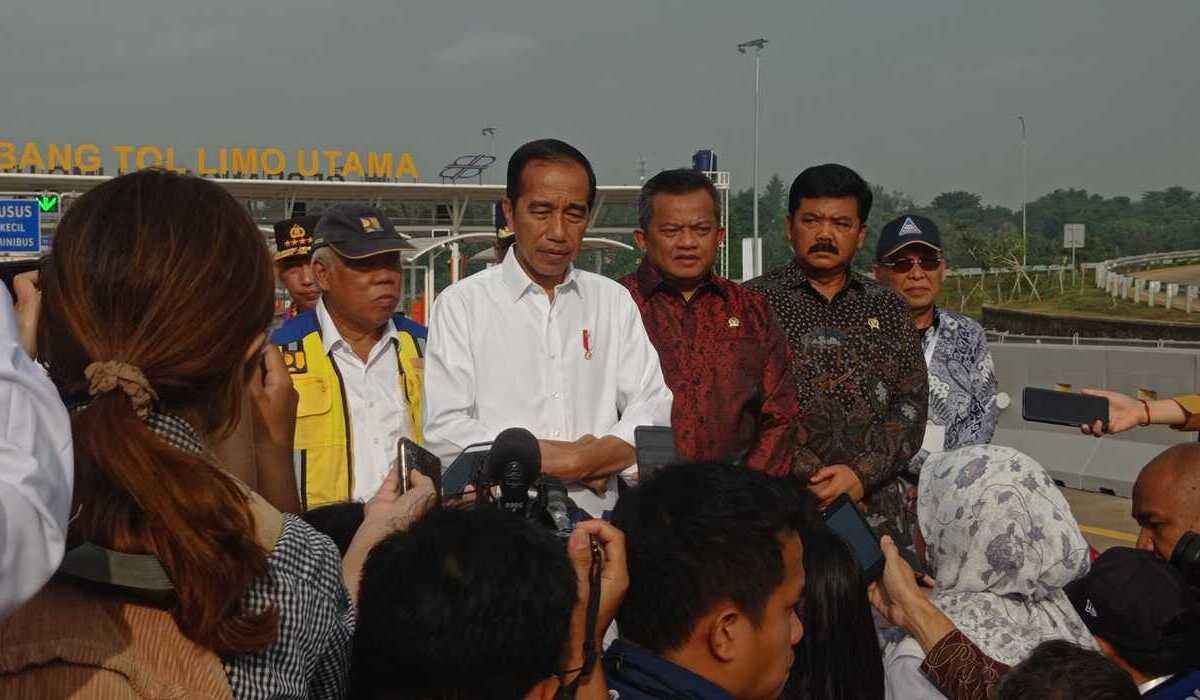 Jokowi meresmikan Tol Pamulang, Cinere, Raya Bogor, di Depok, Jawa Barat, Senin, 8 Januari 2024