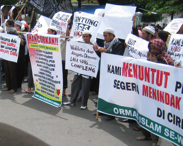 Warga Kota Cirebon menuntut penutupan hiburan malam