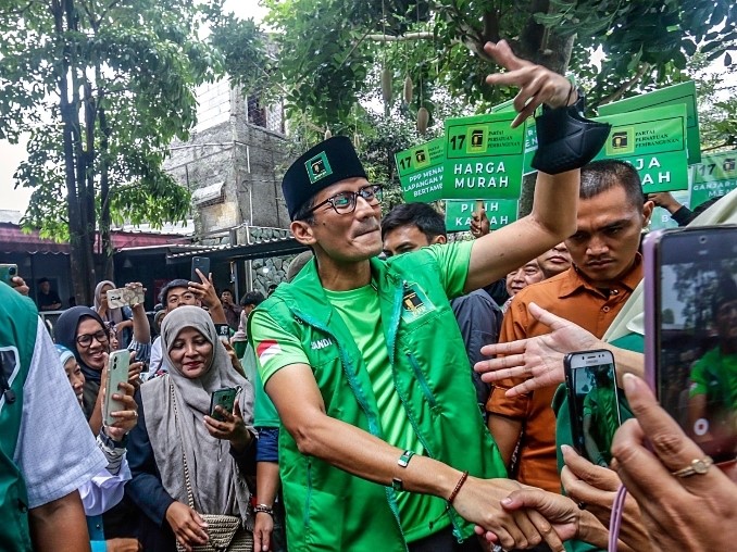 Ketua Bappilu PPP Sandiaga Uno menyapa masyarakat.