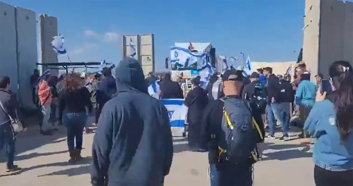 Warga Israel Hadang Pengiriman Bantuan ke Gaza