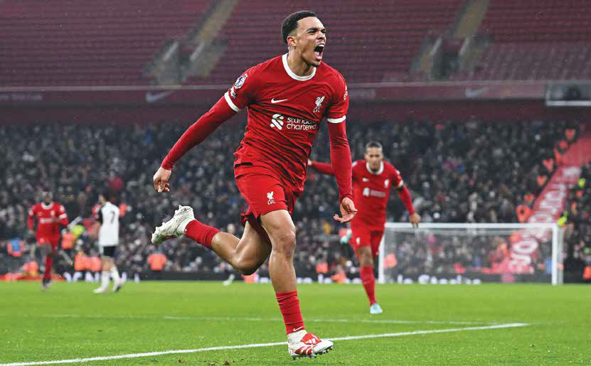 Bek Liverpool Trent Alexander-Arnold sudah bersiap tampil saat menjamu Chelsea dalam laga lanjutan Liga Primer di Stadion Anfield, dini hari