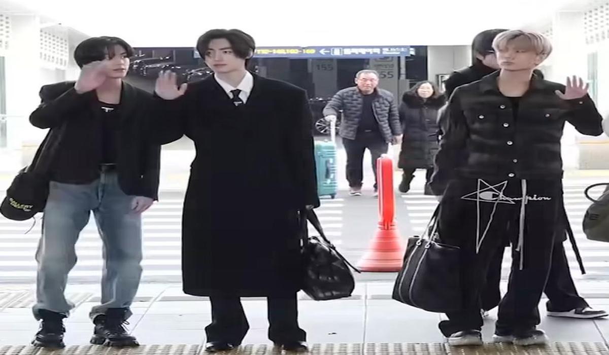 Grup K-pop Seventeen terlihat di Bandara Incheon menuju Jakarta untuk perhelatan Golden Disc Award 2024