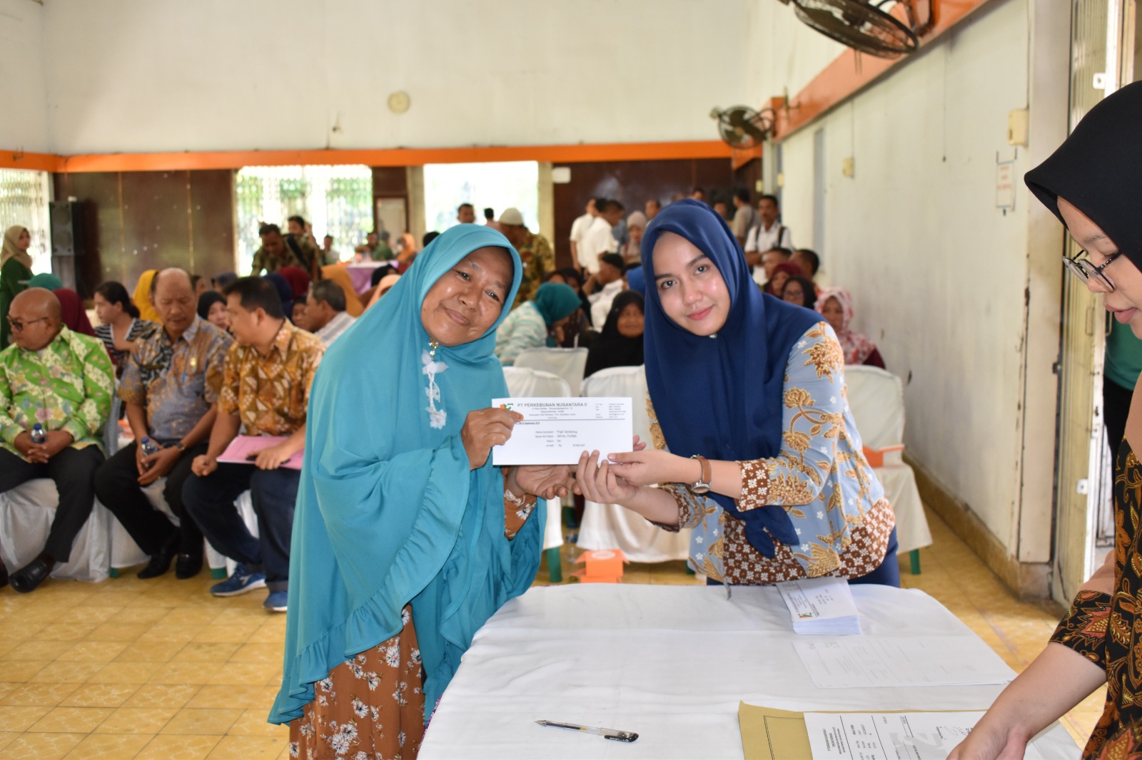 Salah seorang Pensiunan Eks PTPN II Terima Santunan Hari Tua 