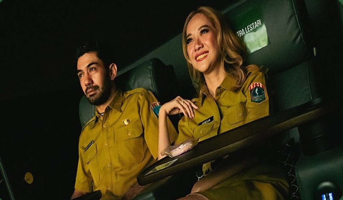 Reza Rahadian (kiri) dan Bunga Citra Lestari saat gala premier film Paustri Gaje 