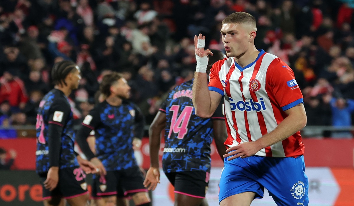 Penyerang Girona Artem Dovbyk melakukan selebrasi usai mencetak gol ke gawang Sevilla di laga La Liga.