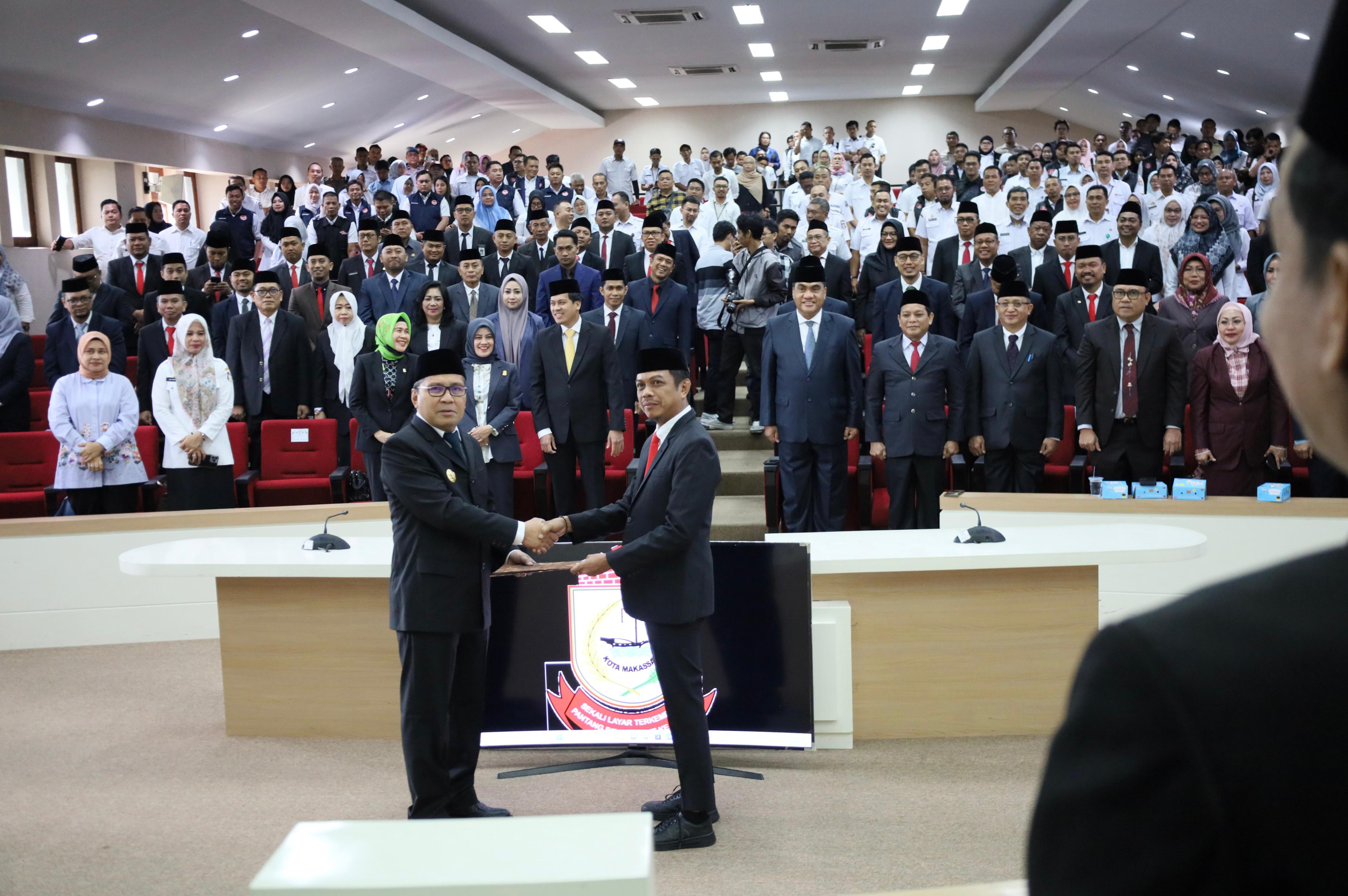 Acara pelantikan  Firman Paggara,sebagai Pj Sekda Kota Makassar oleh Wali Kota Makassar, Moh Ramdhan Pomanto, di Balai Kota Makassar.