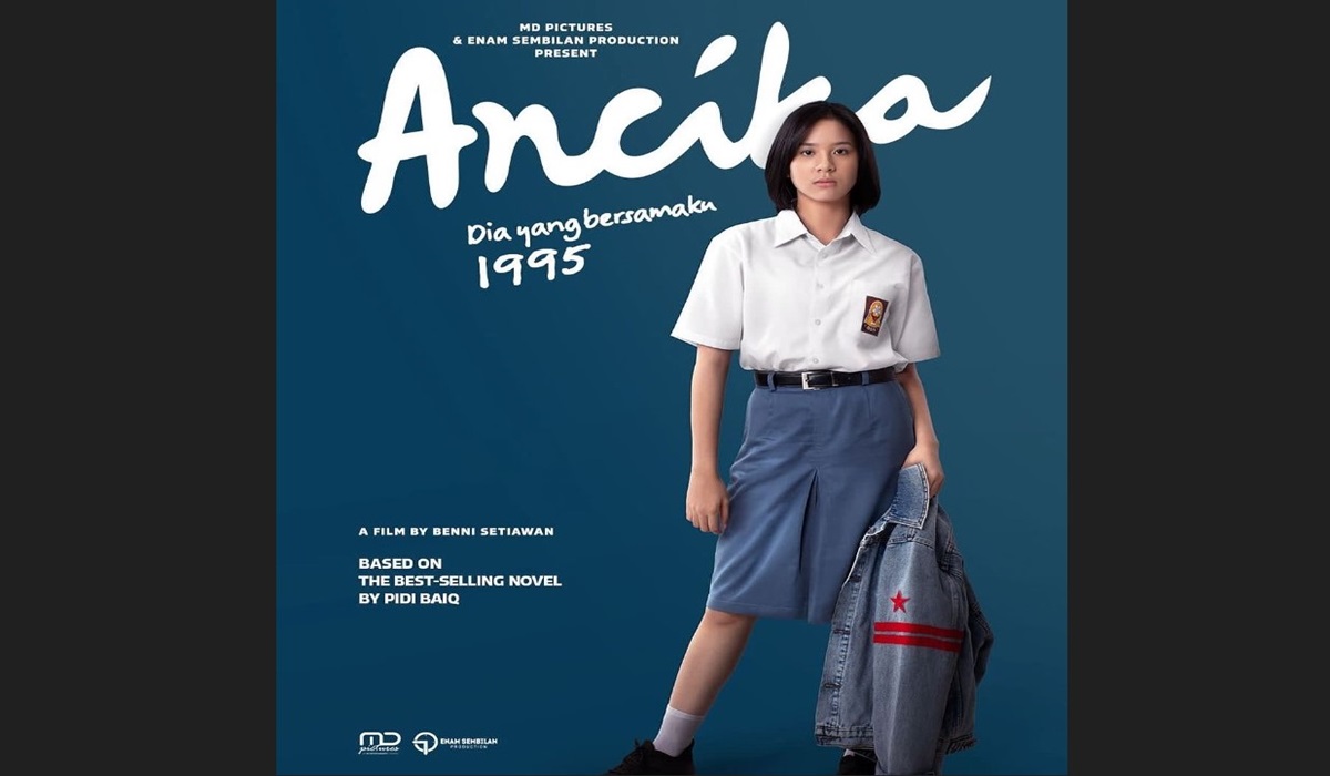 Zee JKT48 berperan sebagai Ancika di film Ancila Dia yang Bersamaku 1995