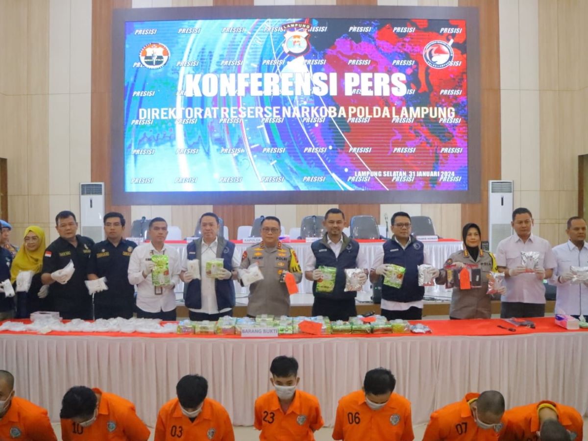 Polda Lampung mengungkap yang diduga jaringan narkoba internasional dengan jumlah barang bukti 38,19 kg atau senilai sekitar Rp39 miliar.