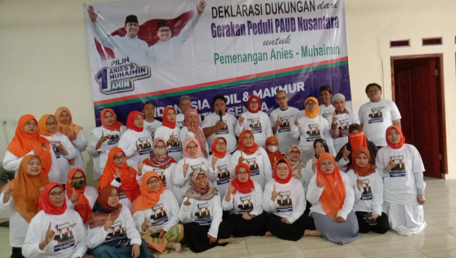 DEKLARASI: Relawan Gerakan Peduli PAUD Nusantara mendeklarasikan dukungannya untuk Paslon 01 di Pilpres 2024 di Bogor Minggu (28/1)