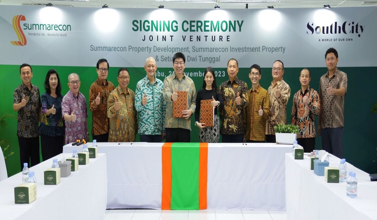 Peony Tang (SouthCity) dengan Herman Nagaria (Summarecon) di acara JV Signing Ceremony