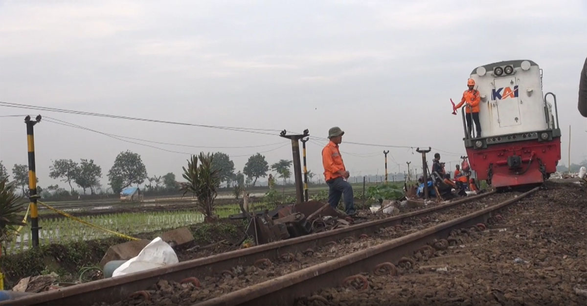 Perlintasan  kereta api Stasiun Cicalengka dan Stasiun Haurpugur sudah dapat dilalui dengan kecepatan 20 kilometer per jam.