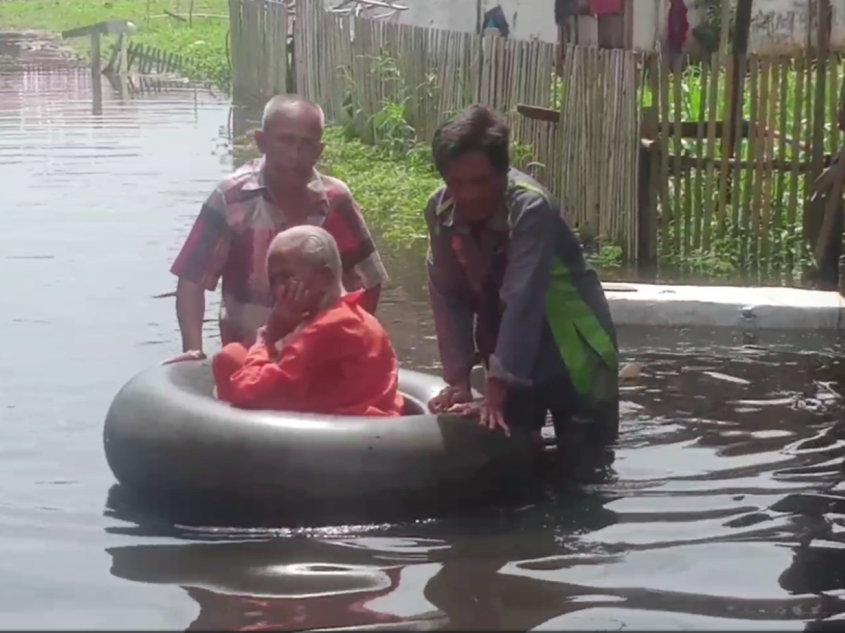 Banjir di Kertapati, Palembang, Sumatra Selatan.